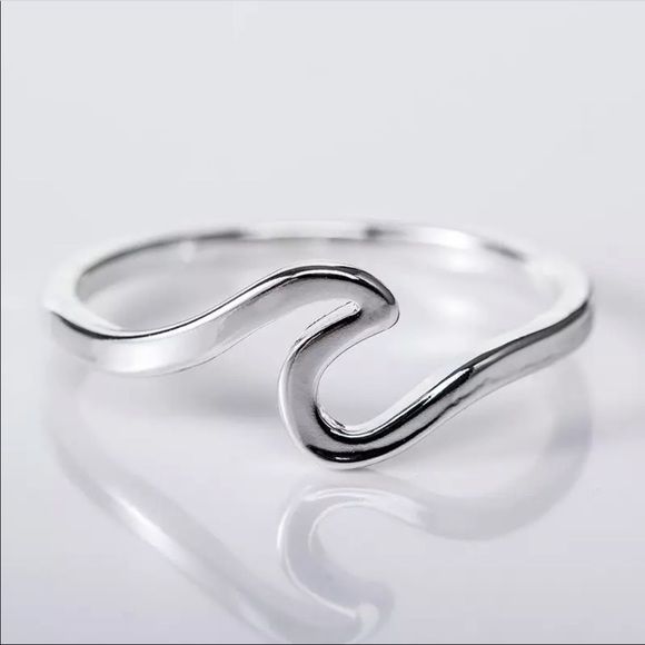 Wave Ring - Picture 1 of 3